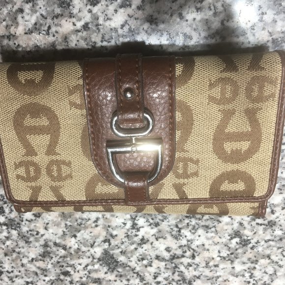 π Etienne Aigner Signature Wallet π - Picture 11 of 14